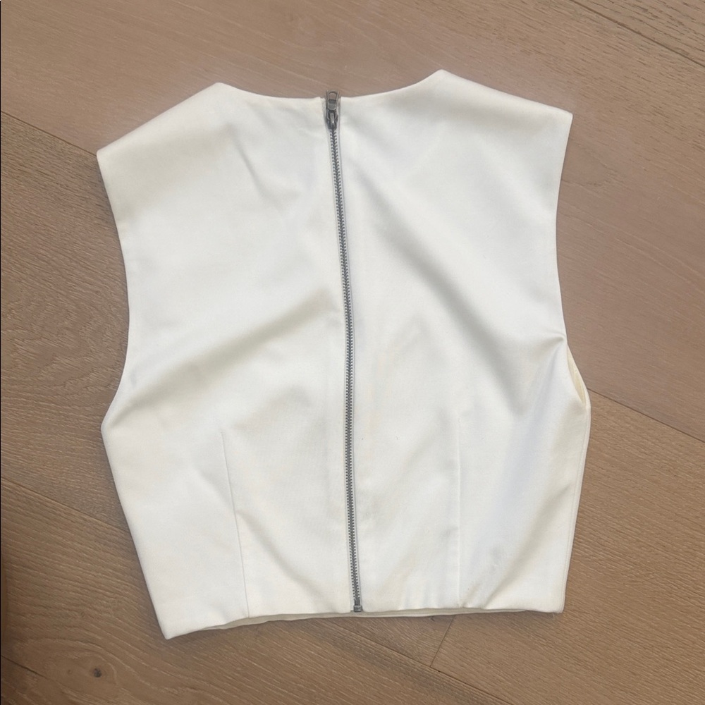 Alice + Olivia Ivory Sleeveless Pleated Crop Top - Picture 3 of 3
